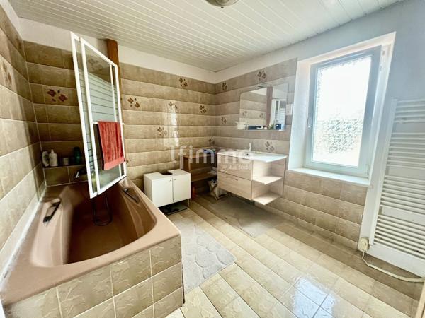Maison familiale de 103 m² – 33920 Saint-Yzan-de-Soudiac