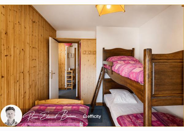 Appartement
         2 pièces
        - 33 m² 169 000 € *