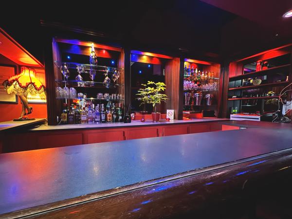 Murs et fond de commerce – Bar à champagne intimiste au coeur de Lyon 6ème