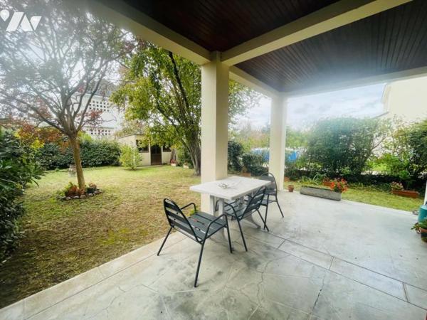 Maison avec jardin et garage 
