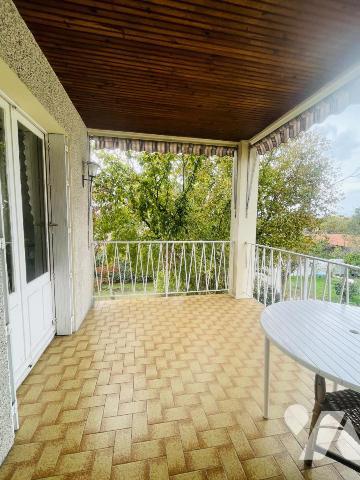Maison avec jardin et garage 
