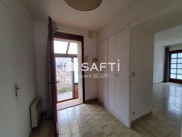 Maison en pierre, plain-pied, jardin, gare.