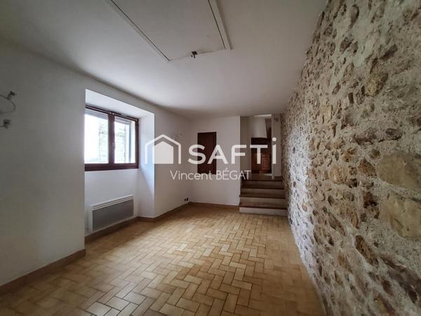 Maison en pierre, plain-pied, jardin, gare.