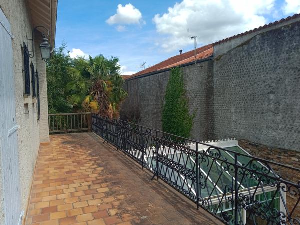 Maison
         7 pièces
        - 217 m² 225 000 € *