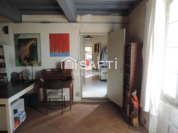 Ancienne propriété viticole avec dépendances.