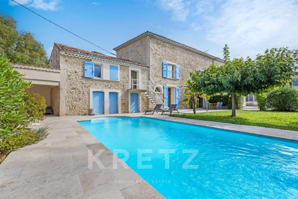 Centre ville d'Oraison, grande maison de ville en pierres entièrement rénovée.