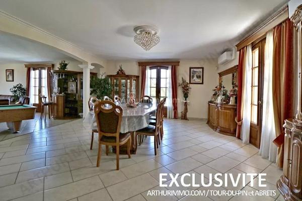Vente                                                      Maison
                        
                     6 pièces                      289 m2                     à La Tour-du-Pin