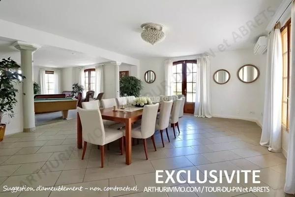Vente                                                      Maison
                        
                     6 pièces                      289 m2                     à La Tour-du-Pin