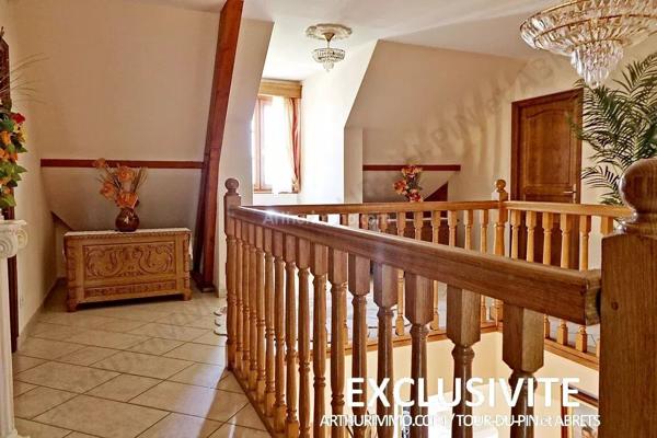 Vente                                                      Maison
                        
                     6 pièces                      289 m2                     à La Tour-du-Pin