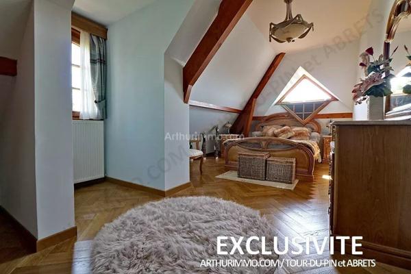 Vente                                                      Maison
                        
                     6 pièces                      289 m2                     à La Tour-du-Pin