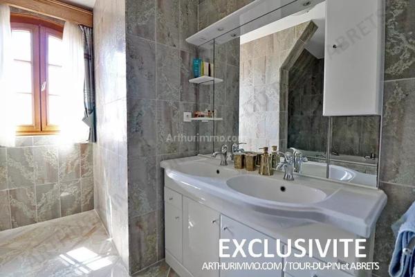 Vente                                                      Maison
                        
                     6 pièces                      289 m2                     à La Tour-du-Pin