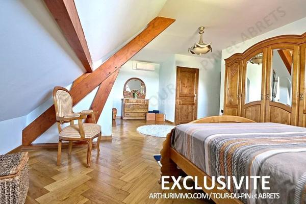 Vente                                                      Maison
                        
                     6 pièces                      289 m2                     à La Tour-du-Pin