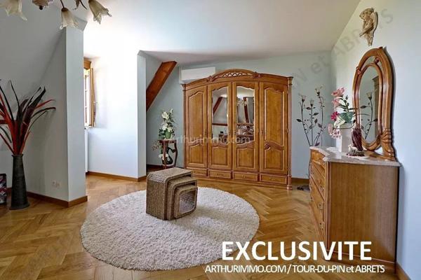 Vente                                                      Maison
                        
                     6 pièces                      289 m2                     à La Tour-du-Pin