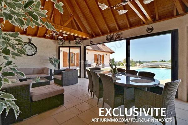 Vente                                                      Maison
                        
                     6 pièces                      289 m2                     à La Tour-du-Pin