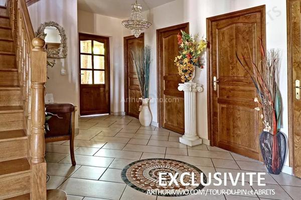Vente                                                      Maison
                        
                     6 pièces                      289 m2                     à La Tour-du-Pin