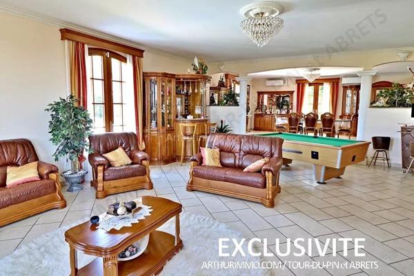 Vente                                                      Maison
                        
                     6 pièces                      289 m2                     à La Tour-du-Pin