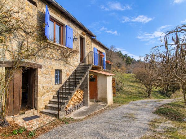 Maison de campagne en pierres avec environ 3ha de terrain