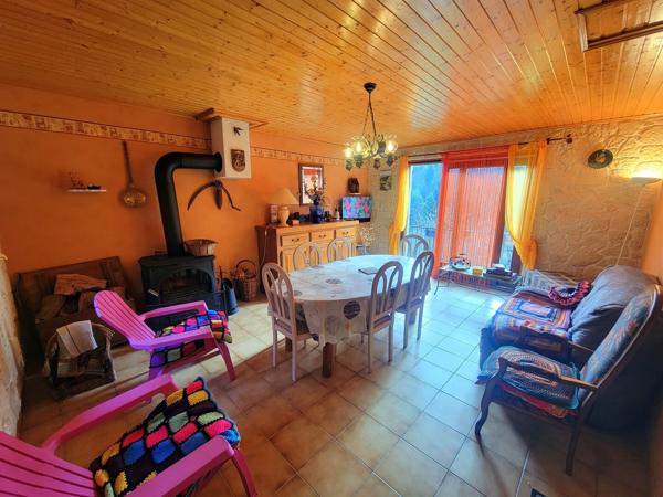 Maison de campagne en pierres avec environ 3ha de terrain