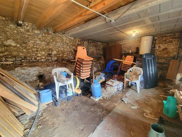 Maison de campagne en pierres avec environ 3ha de terrain