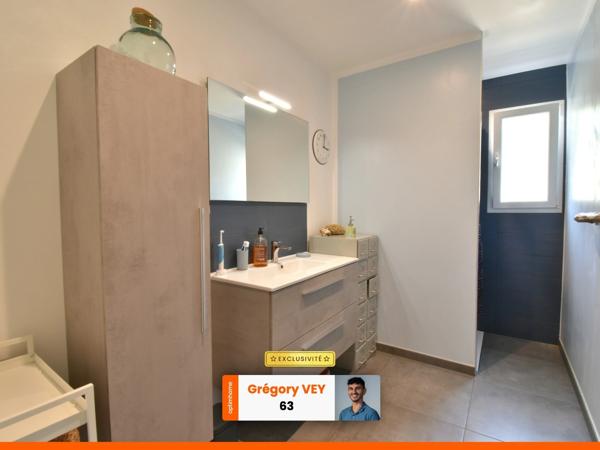 MAISON PLAIN PIED DE 2020 - DPE A - 3 CHAMBRES - GARAGE et JARDIN - HAMEAU CALME