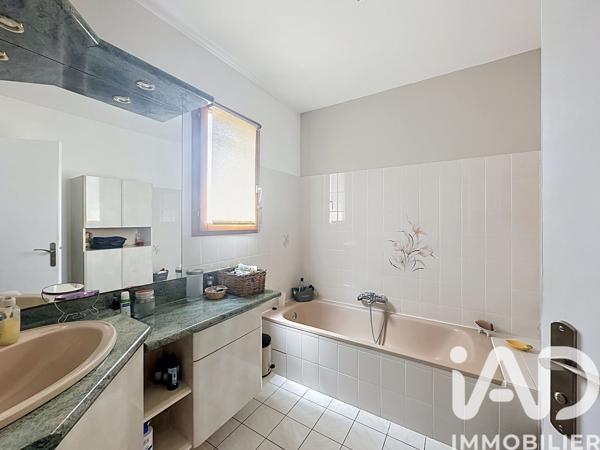 Maison à vendre 5 pièces 118 m² Châteauneuf-de-Gadagne