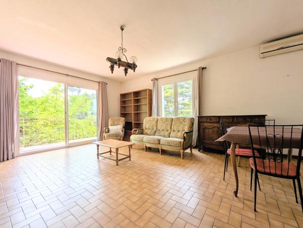 Aubagne (13400) Maison familiale de qualité sur un terrain plat et arboré