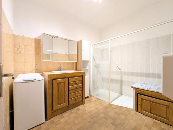 Aubagne (13400) Maison familiale de qualité sur un terrain plat et arboré