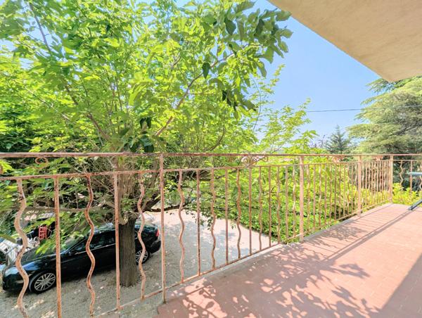 Aubagne (13400) Maison familiale de qualité sur un terrain plat et arboré