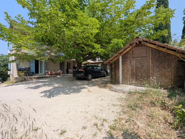 Aubagne (13400) Maison familiale de qualité sur un terrain plat et arboré