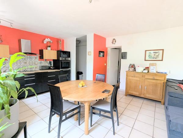 Aubagne (13400) Maison familiale de qualité sur un terrain plat et arboré