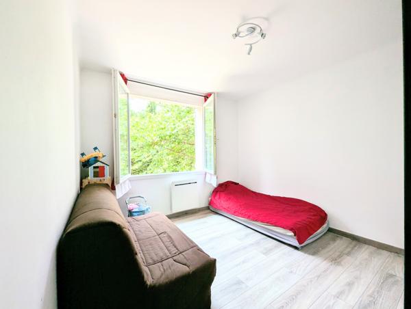 Aubagne (13400) Maison familiale de qualité sur un terrain plat et arboré