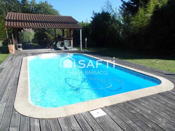 BELLE MAISON EN PIERRE AVEC PISCINE ET JARDIN