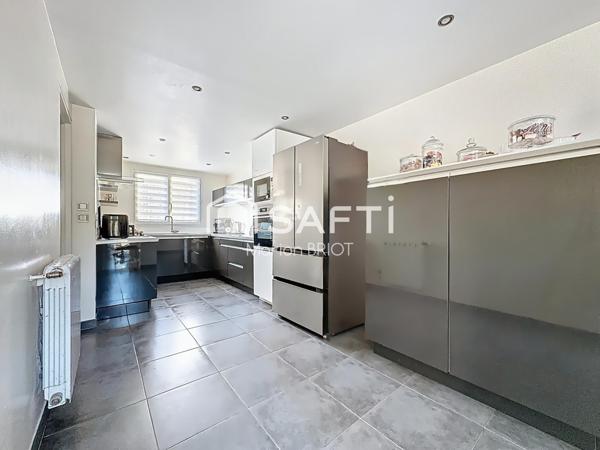 Maison familiale proche écoles, gare