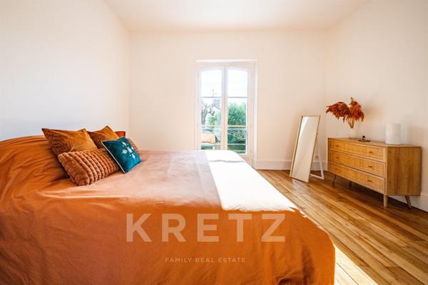 A moins de 2 h de PARIS en Bourgogne, élégante maison de maître du XIX ème siècle avec piscine, parc