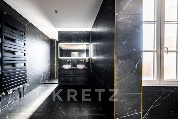 A moins de 2 h de PARIS en Bourgogne, élégante maison de maître du XIX ème siècle avec piscine, parc