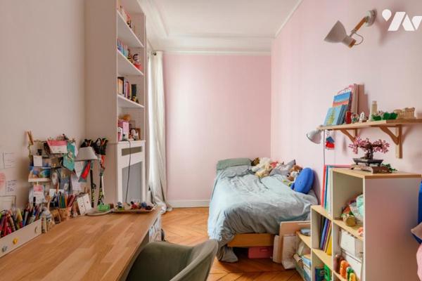 PARIS 09 / SAINT-GEORGES - APPARTEMENT 4 PIÈCES BIS ÉTAGE ÉLEVÉ DANS IMMEUBLE BOURGEOIS + CAVE