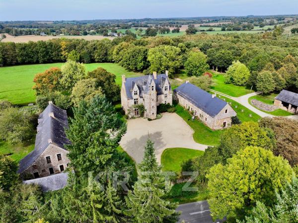 Manoir du XVe IMH, dépendances restaurées, étang 3.5ha avec île sur 18Ha