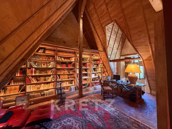 Manoir du XVe IMH, dépendances restaurées, étang 3.5ha avec île sur 18Ha