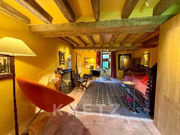 Manoir du XVe IMH, dépendances restaurées, étang 3.5ha avec île sur 18Ha