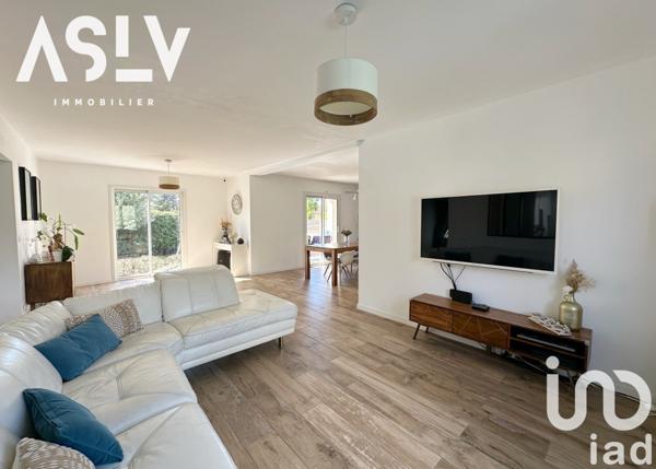 Maison traditionnelle 6 pièces de 140 m² à Six-Fours-les-Plages (83140)