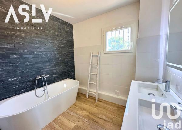 Maison traditionnelle 6 pièces de 140 m² à Six-Fours-les-Plages (83140)