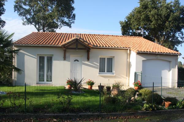 Tillières (49230) TILLIERES, Construction de plain pied sur terrain d'environ 520 m²