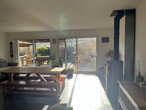 Maison Moderne à Linxe: Confort et Économie Énergétique