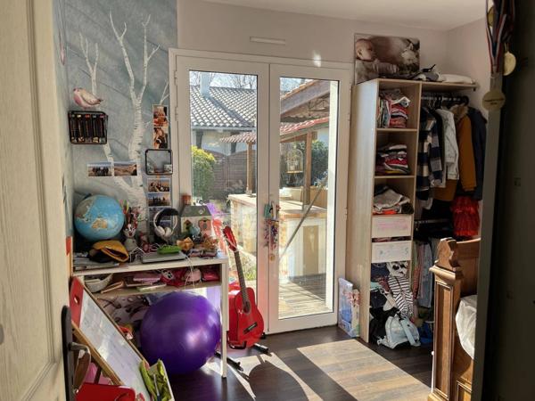 Maison Moderne à Linxe: Confort et Économie Énergétique