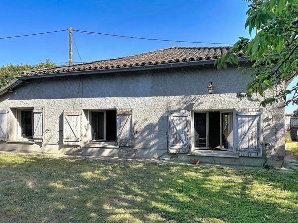 Maison et annexe à rénover à prix abordable sur un terrain d'environ 2000 m²
