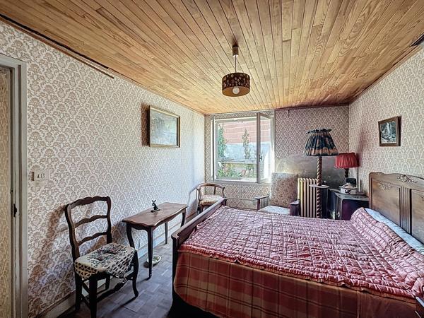 Maison et annexe à rénover à prix abordable sur un terrain d'environ 2000 m²