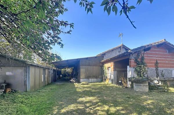Maison et annexe à rénover à prix abordable sur un terrain d'environ 2000 m²