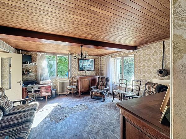 Maison et annexe à rénover à prix abordable sur un terrain d'environ 2000 m²