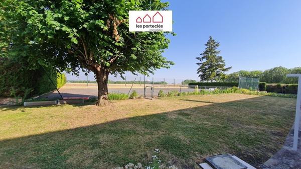 Chapelon (1h50 de Paris), 3/4 ch, bureau, piscine, tennis sur 7737 m²