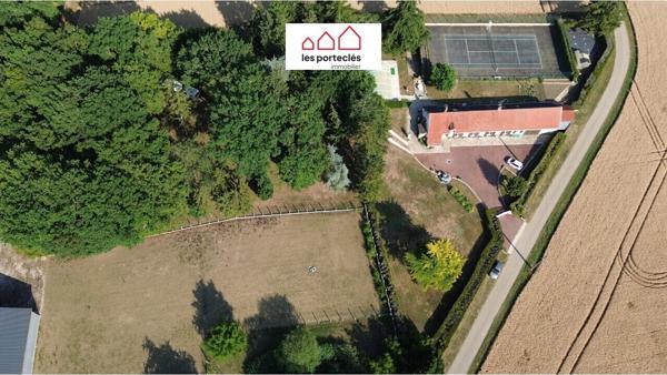 Chapelon (1h50 de Paris), 3/4 ch, bureau, piscine, tennis sur 7737 m²
